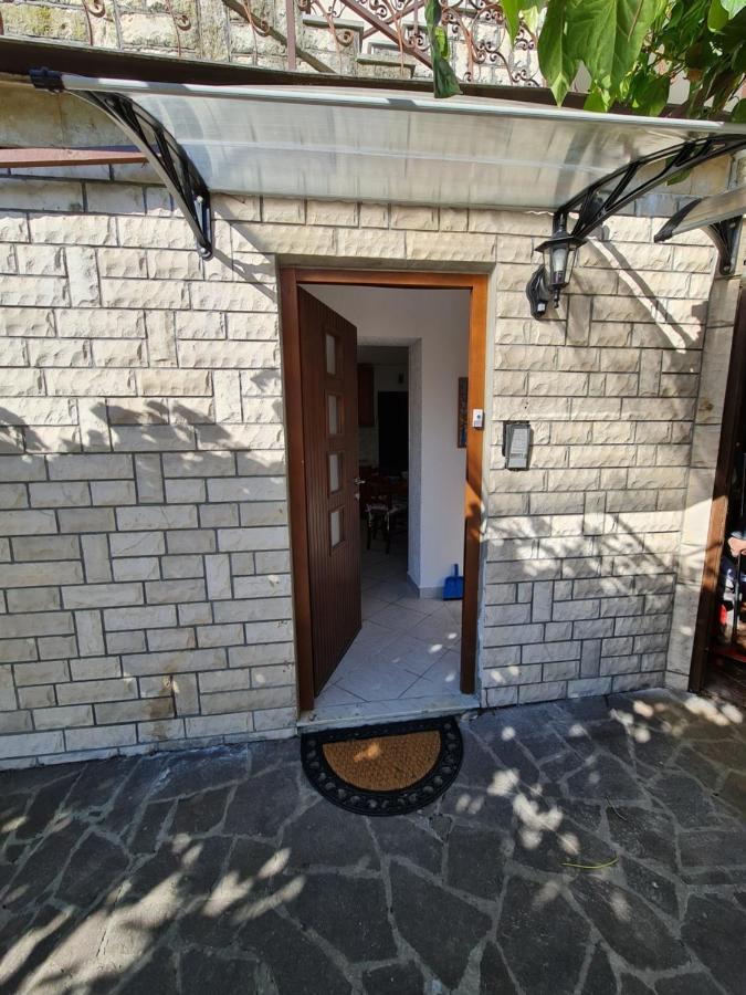 شقة Apartma Pina إيزولا المظهر الخارجي الصورة